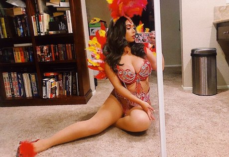 Naakte gelekte OnlyFans-foto van Thestarvasquez