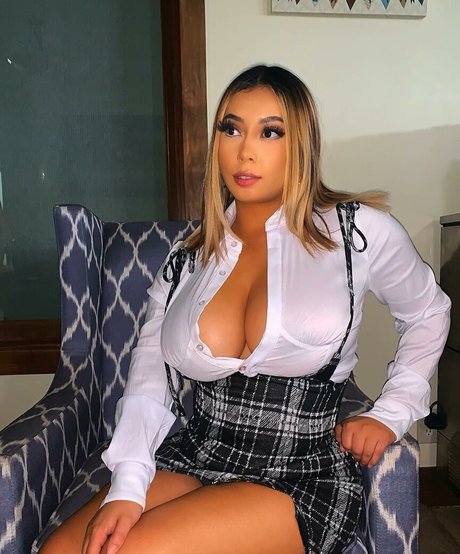 Naakte gelekte OnlyFans-foto van Thestarvasquez