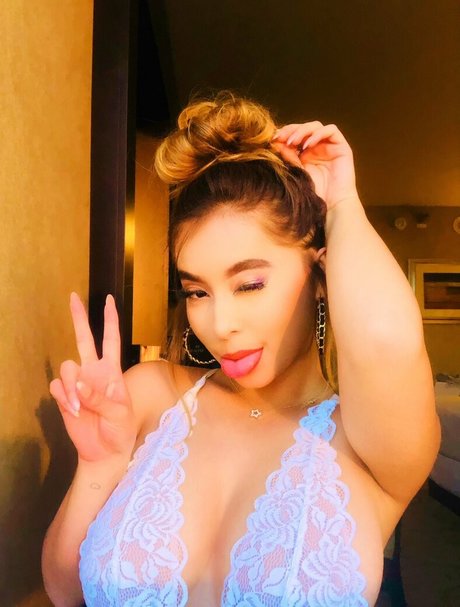Naakte gelekte OnlyFans-foto van Thestarvasquez