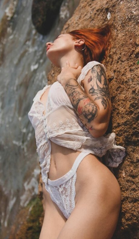 Naakte gelekte OnlyFans-foto van Ihtiandraa