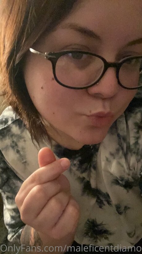 Naakte gelekte OnlyFans-foto van Maleficentdiamond420