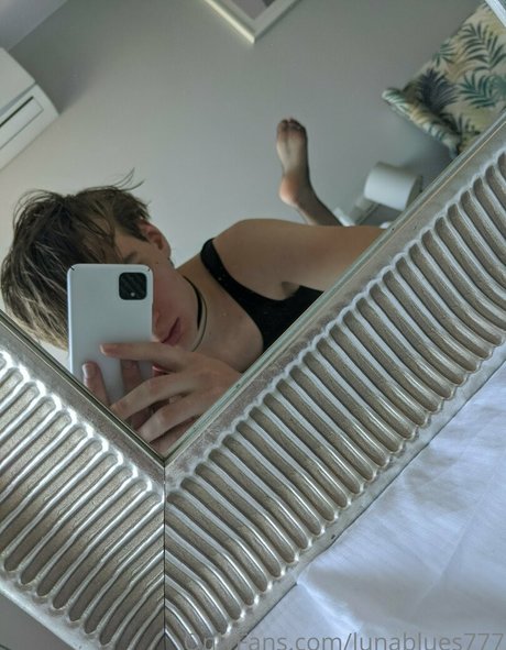 Naakte gelekte OnlyFans-foto van Lunablues777
