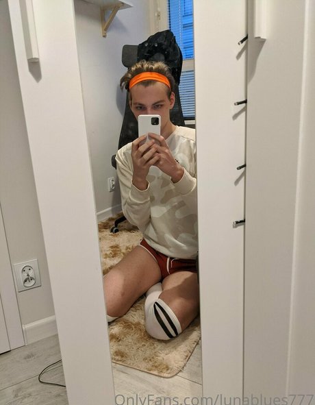 Naakte gelekte OnlyFans-foto van Lunablues777
