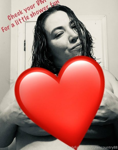 Naakte gelekte OnlyFans-foto van Cutencountry88