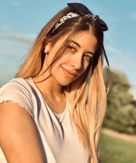 Naakte gelekte OnlyFans-foto van Anah Elisa