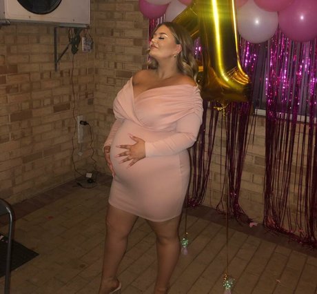 Naakte gelekte OnlyFans-foto van Kelly Bodenstein