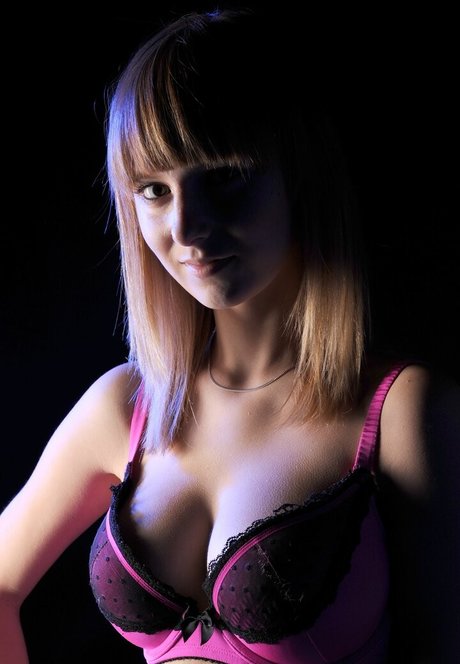 Naakte gelekte OnlyFans-foto van Modelkartei