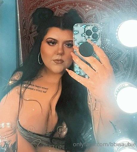 Naakte gelekte OnlyFans-foto van Bbwaubie