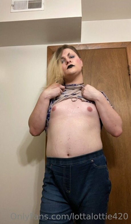 Naakte gelekte OnlyFans-foto van Lottalottie420