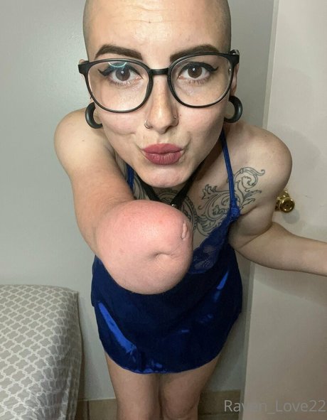 Naakte gelekte OnlyFans-foto van Ravenlove22