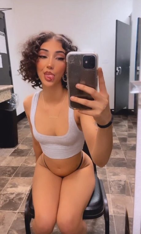 Naakte gelekte OnlyFans-foto van Aliciabandzzz