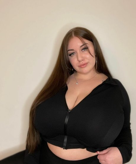 Naakte gelekte OnlyFans-foto van Geheimnisxx