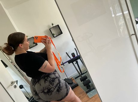 Naakte gelekte OnlyFans-foto van Geheimnisxx