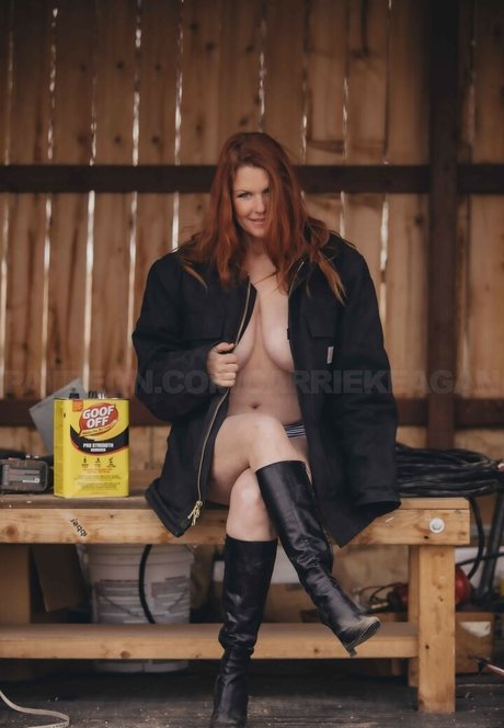 Naakte gelekte OnlyFans-foto van Carrie Keagen