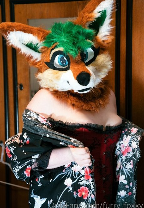 Naakte gelekte OnlyFans-foto van Furryfoxxy