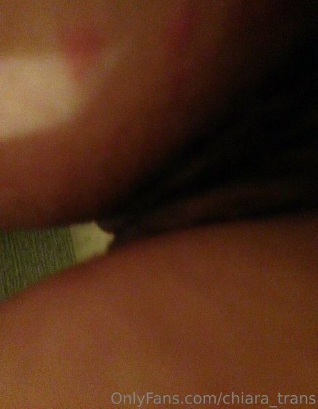 Naakte gelekte OnlyFans-foto van Chiaratrans