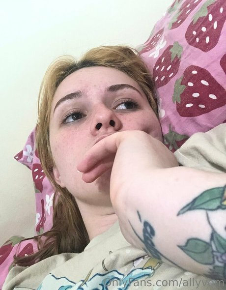 Naakte gelekte OnlyFans-foto van Allyvem
