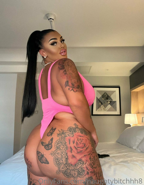 Naakte gelekte OnlyFans-foto van Naughtybitchhh8