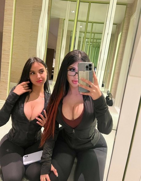 Naakte gelekte OnlyFans-foto van Emilia