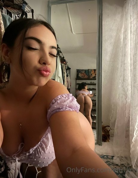 Naakte gelekte OnlyFans-foto van Emilia
