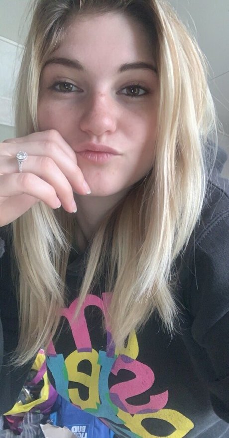 Naakte gelekte OnlyFans-foto van Bhabiegirlt