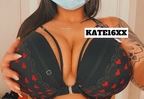 Naakte gelekte OnlyFans-foto van Kate16xx