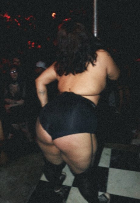 Naakte gelekte OnlyFans-foto van Rottenvenus