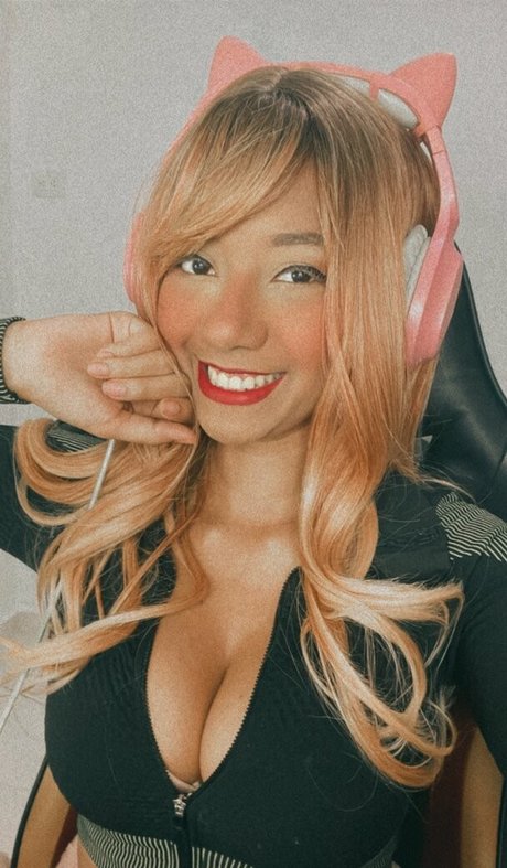 Naakte gelekte OnlyFans-foto van Angiejuliettep