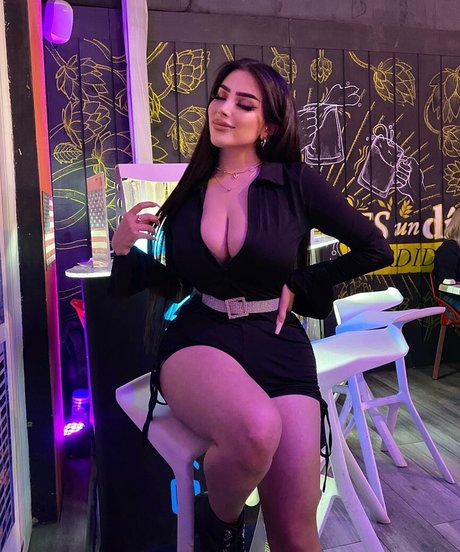 Naakte gelekte OnlyFans-foto van Vai Monroe