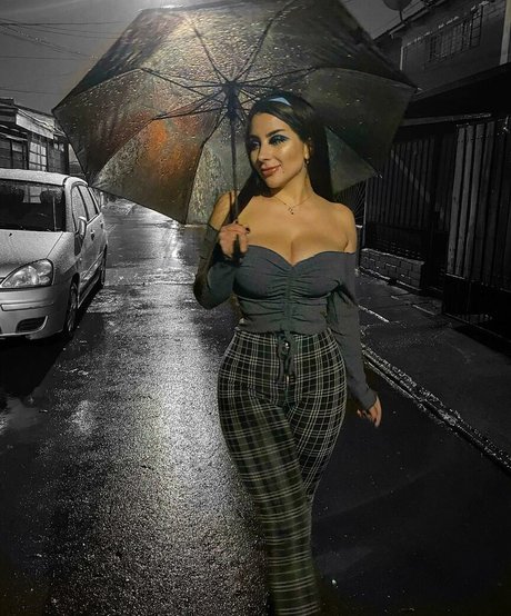 Naakte gelekte OnlyFans-foto van Vai Monroe