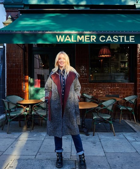 Naakte gelekte OnlyFans-foto van Lauren Laverne