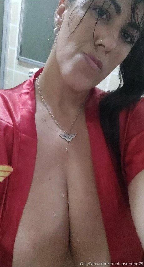 Naakte gelekte OnlyFans-foto van Meninaveneno75