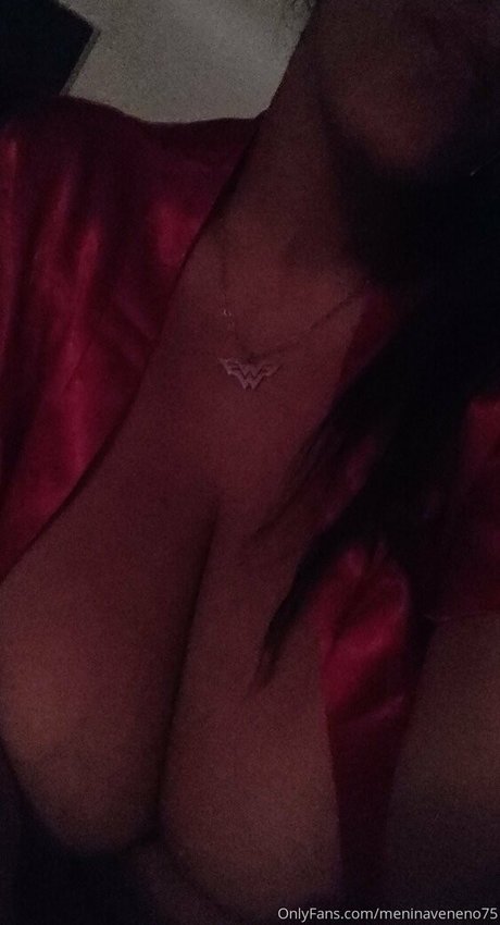 Naakte gelekte OnlyFans-foto van Meninaveneno75