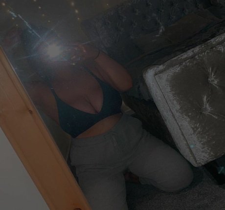 Naakte gelekte OnlyFans-foto van Katie Kerman