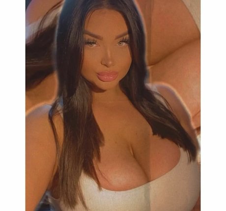 Naakte gelekte OnlyFans-foto van Katie Kerman