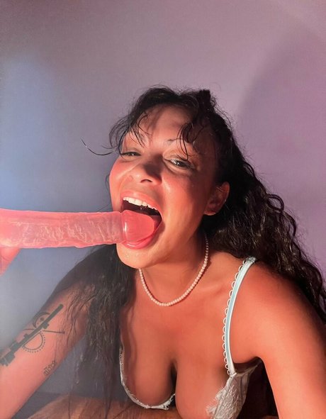 Naakte gelekte OnlyFans-foto van Dj Dameeeela
