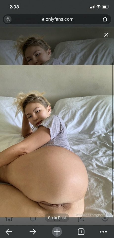 Naakte gelekte OnlyFans-foto van Nomi Sun
