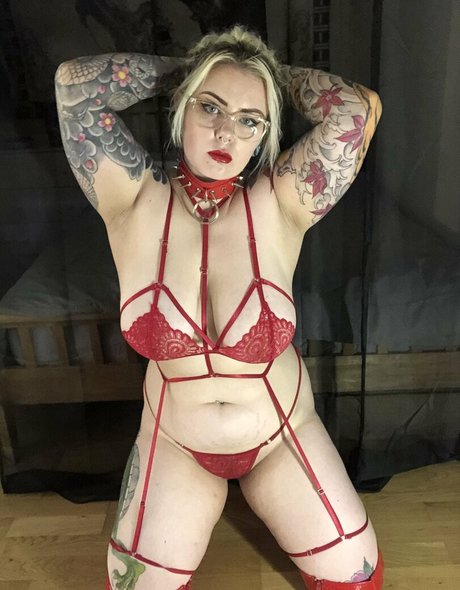 Naakte gelekte OnlyFans-foto van Tattooedaprilfree