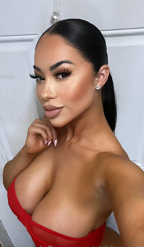 Naakte gelekte OnlyFans-foto van Shantel Tinajero