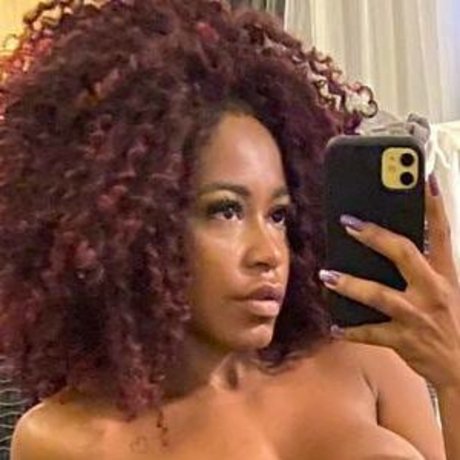 Naakte gelekte OnlyFans-foto van Yasantana