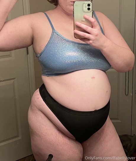 Naakte gelekte OnlyFans-foto van Ffabellylover