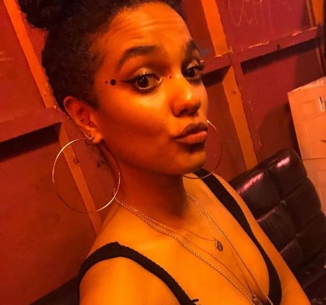 Naakte gelekte OnlyFans-foto van Freema Agyeman