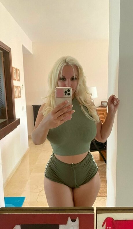 Naakte gelekte OnlyFans-foto van Blondiefesserfree