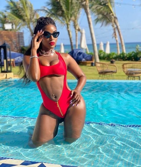 Amara La Negra