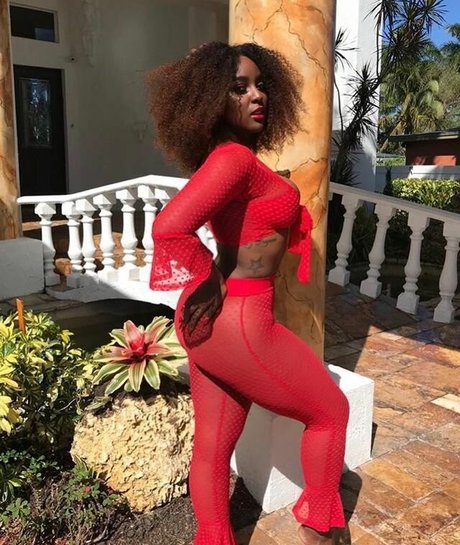 Naakte gelekte OnlyFans-foto van Amara La Negra
