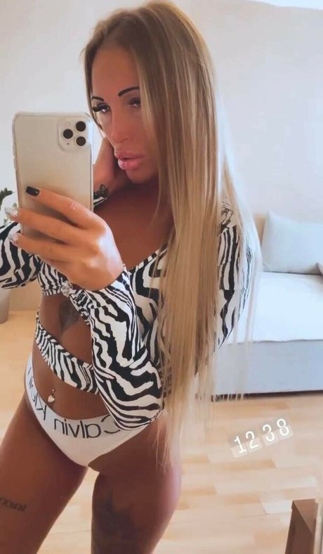 Naakte gelekte OnlyFans-foto van Tarnoczi Dalma