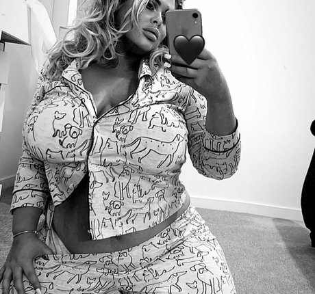 Naakte gelekte OnlyFans-foto van Susannah Elizabeth