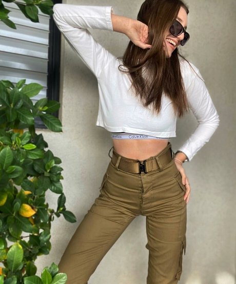 Naakte gelekte OnlyFans-foto van Shira Shabat