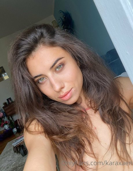 Naakte gelekte OnlyFans-foto van Karaxaen