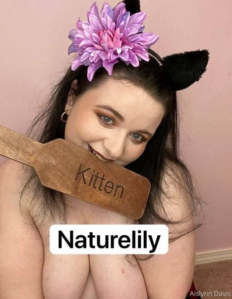 Naakte gelekte OnlyFans-foto van Aislynndavis